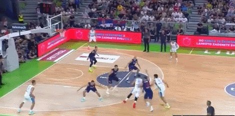 PG电子-休赛期更新武器库？勾手或成东契奇新杀招